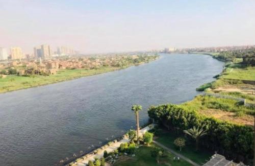 Giza Apartment | Family-Friendly Stay at كمباوند الخليج with Hot Tub Access