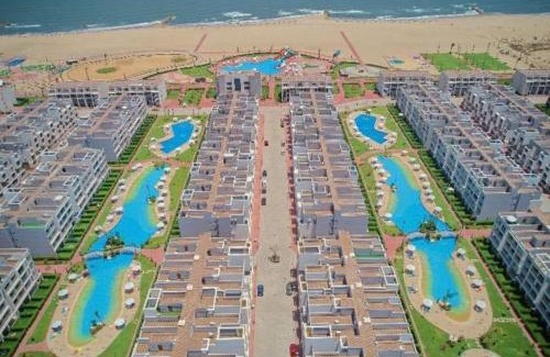Al-Burulus Apartment | Discover Marina Delta & Lagoon Chalets: Family-Friendly Retreat
