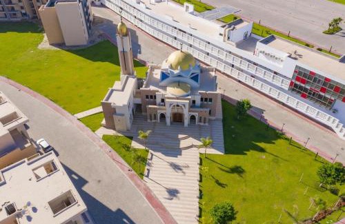 Al-Burulus Apartment | Marina Delta: Oceanfront Retreat with Pool & Family Activities