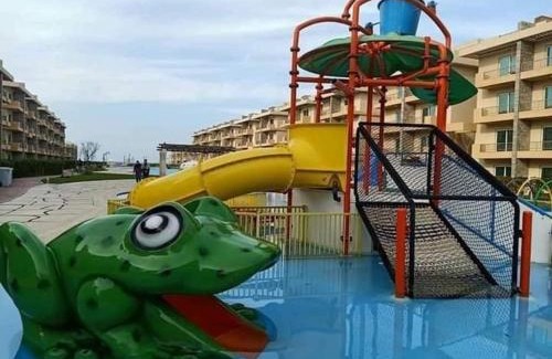 Al-Burulus Apartment | Marina Delta: Oceanfront Retreat with Pool & Family Activities