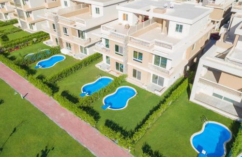 Al-Burulus Apartment | Marina Delta: Oceanfront Retreat with Pool & Family Activities