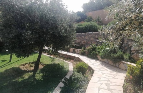 Seeb Ski Chalet | Discover مزرعه الاحلام: Family-Friendly Retreat with Pool