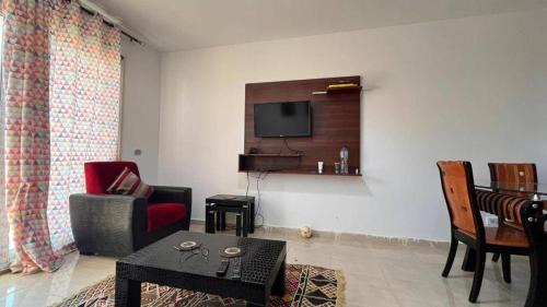 Al-Burulus Apartment | Escape to مصيف بلطيم: Oceanfront Retreat with Pool & Beach