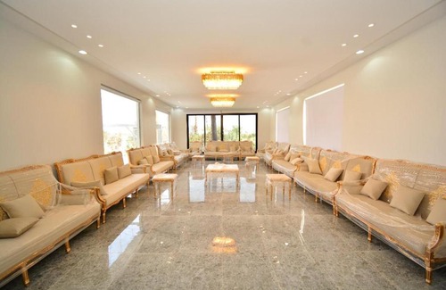 Ha'il Province Villa | Discover منتجع سرايا وسفاري ديور: Poolside Family Retreat