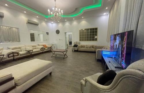 Dhahban Ski Chalet | Unforgettable Stays at منتجع واستراحة اليخت - 10/10 Rated