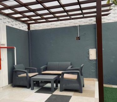 Taif Ski Chalet | Explore نزل تيفا الريفية: Pet-Friendly Retreat with Pool