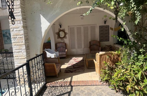 Ad-Dukhaylah Villa | Relax at ڤيلا دانه: Family-Friendly with Pool Access