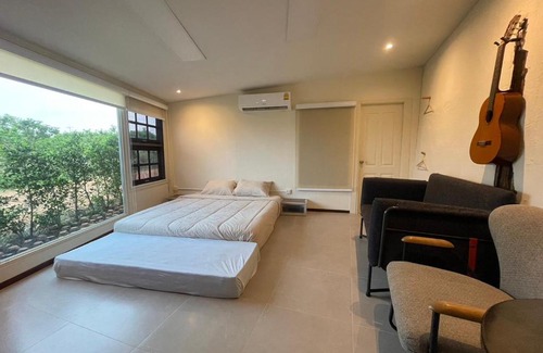 Khlong Muang House | Pet-Friendly Relaxation at กระบองแพะ with Hot Tub Access