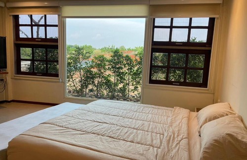Khlong Muang House | Pet-Friendly Relaxation at กระบองแพะ with Hot Tub Access