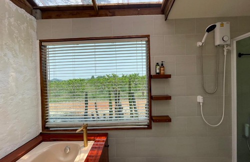 Khlong Muang House | Pet-Friendly Relaxation at กระบองแพะ with Hot Tub Access