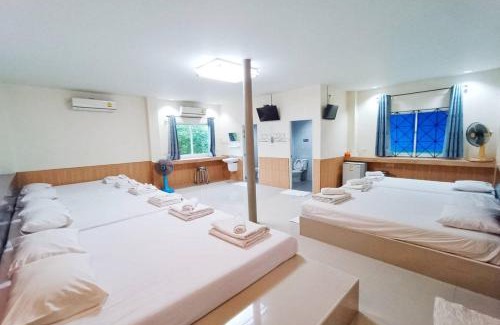 Sattahip House | Inviting Good View Sattahip: Family-Friendly with Dining