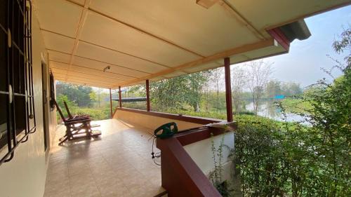 Khlong Muang House | Family Mountain Home: Cozy Retreat with Pet-Friendly Perks