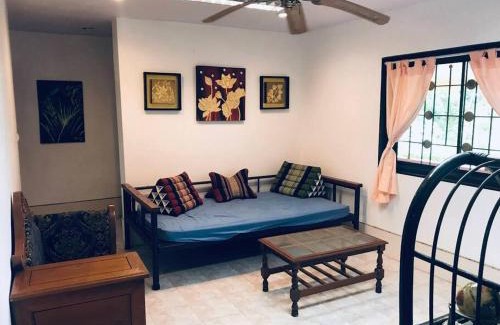 Khlong Muang House | Family Mountain Home: Cozy Retreat with Pet-Friendly Perks