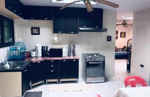 Khlong Muang House | Family Mountain Home: Cozy Retreat with Pet-Friendly Perks