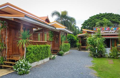 Khok Samrong House | Charming Kruea Ban Mai Sak Homestay in Lopburi