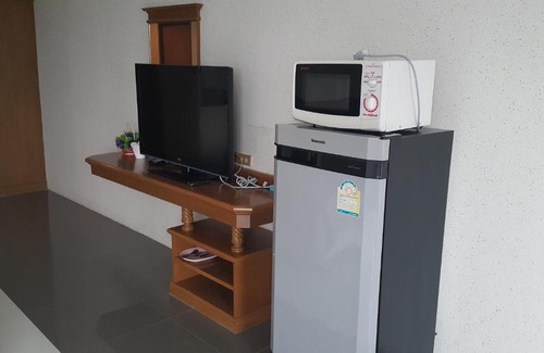 Ban Chang Apartment | Relax at Condo Ban Chang Cliff Beach with Pool Access