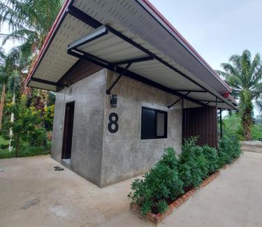 Tha Sae Hotel | Cozy Chalir Resort Chumphon: Pet Friendly & Family-Oriented