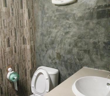 Mueang Nga House | Oceanfront Comfort at ต้งโฮมหละปูน - Rated 10/10 by Guests