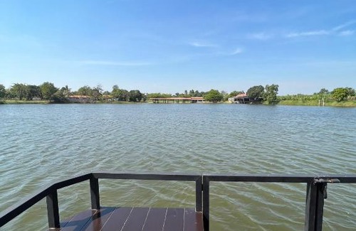 Nakhon Pathom Resort | Pet-Friendly Retreat at ทุ่งดินดำ Farm Stay
