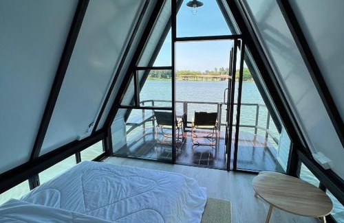 Nakhon Pathom Resort | Pet-Friendly Retreat at ทุ่งดินดำ Farm Stay