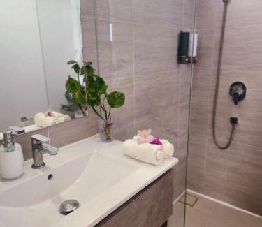 Kram Apartment | Beachfront Bliss at Mantra Condo Rayong with Pool & Breakfast