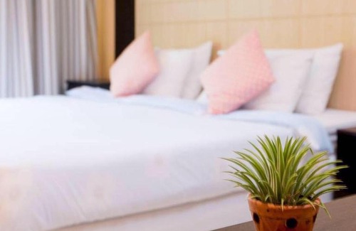 Lam Luk Ka Hotel | Discover ทิลแลนด์เซีย รีสอร์ท: Child-Friendly Retreat