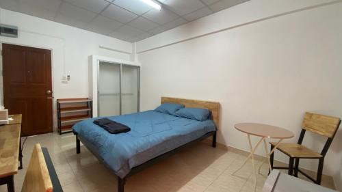 Bang Prok Apartment | Family-Friendly Stay at ธนทรัพย์ อพาร์ทเม้นท์ Room03