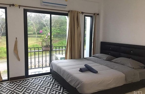 Thung Samo Hotel | Explore Comfort at นอน นี่ นะ โฮสเทล - Pet Friendly Stay