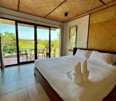 Sakae Krang Resort | Charming บ้านกลางเกาะ รีสอร์ท - Child-Friendly Getaway