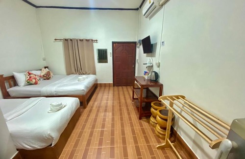 Chiang Khan House | Welcoming BaanKhunTong ChiangKhan: Family-Friendly Escape