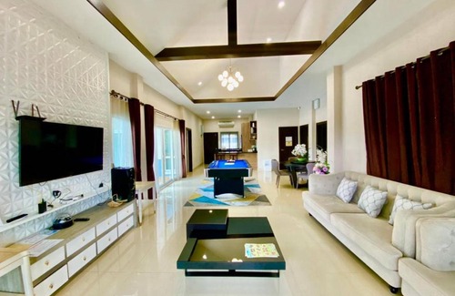 Huai Yai Villa | Experience Bliss at บ้านดุสิตพัทยาพลูวิล่า - Top Rated Stay!
