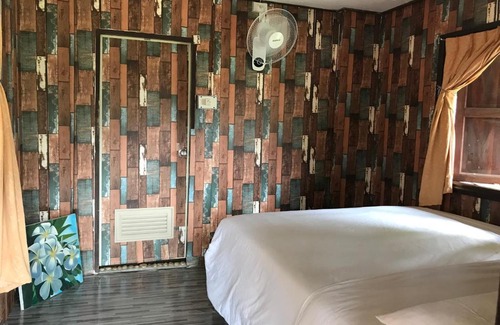 Ko Chang Ski Chalet | Discover บ้านตำหนักช้าง: Family & Pet-Friendly Escape