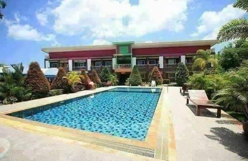 Sattahip Hotel | Experience บ้านทิพรัตน์ สัตหีบ with Ocean View & Pool