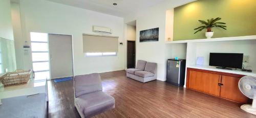 Pak Nam Pran House | Experience บ้านพิม: Family-Friendly with Oceanfront Bliss