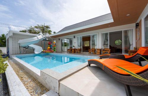 Khanom Villa | Discover บ้านลินลดา: Oceanfront Villa with Private Pool