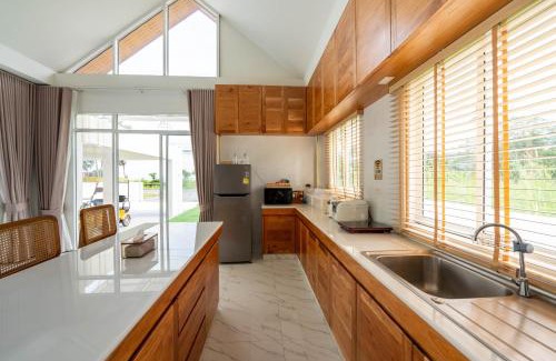 Khanom Villa | Discover บ้านลินลดา: Oceanfront Villa with Private Pool
