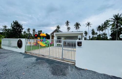 Khanom Villa | Discover บ้านลินลดา: Oceanfront Villa with Private Pool