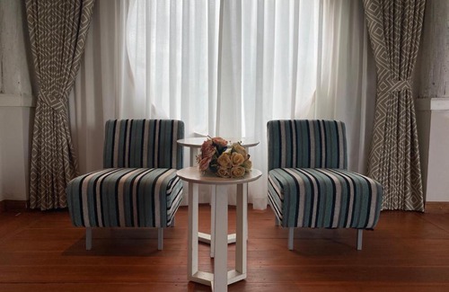 San Sai Ski Chalet | Discover Baan View Na: Child-Friendly with Hot Tub Oasis