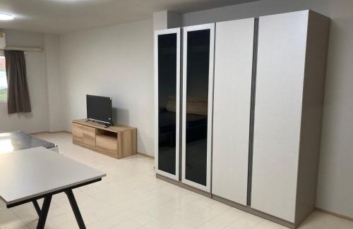 Bang Na Apartment | Cozy บ้านศรีแบริ่ง with Family-Friendly Amenities