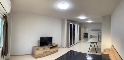 Bang Na Apartment | Cozy บ้านศรีแบริ่ง with Family-Friendly Amenities