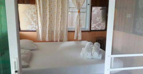 Khanom Resort | Cozy Beachfront Bansonmanee Homestay with Ocean Views