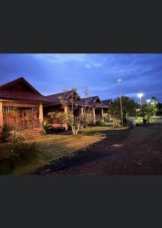 Pa Phayom Other | Cozy Family Retreat at บ้านสวนรดา - Pet Friendly Stay