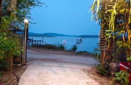 Wang Sam Mo House | Cozy Haven at บ้านกลางไพร, Ideal for Families & Pets