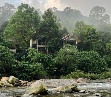 Lan Saka Resort | Experience Bansuanrari Kiriwong Resort's Family-Friendly Stay