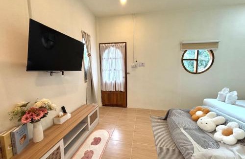 Chiang Khan Cabin | Ocean Garden Home: Rated 10/10, Family & Pet Friendly