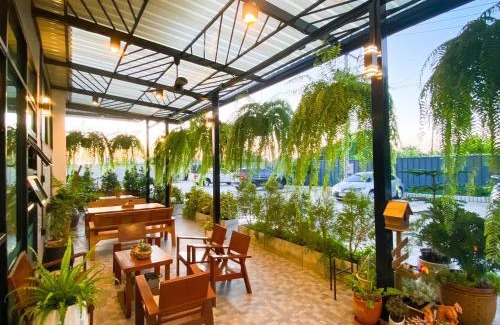 Ratchaburi Hotel | Experience Comfort at บ้านสุขใจ สามใบเถา with Accessibility