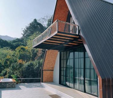 Mae Sai Villa | Experience Bliss at บ้านหิ่งห้อยผาหมี with Hot Tub Amenities