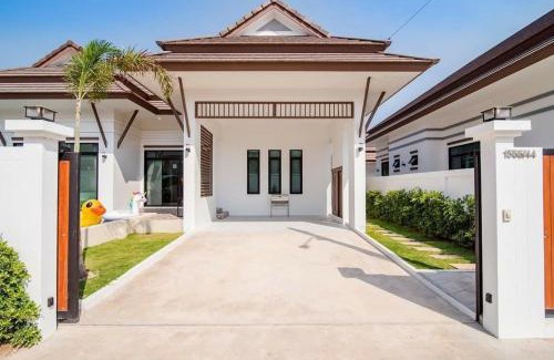 Hua Hin Resort | Exceptional Stay at บ้านอิ่มสุข พลูวิลล่า ชะอำ