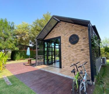 Takhli Hotel | Relax at บ้านเพลิน: Family-Friendly Retreat with Dining