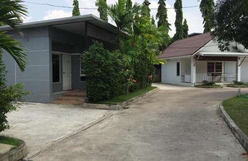 Ban Puek House | Family-Friendly บ้านเราโฮมสเตย์ with Kitchen Amenities